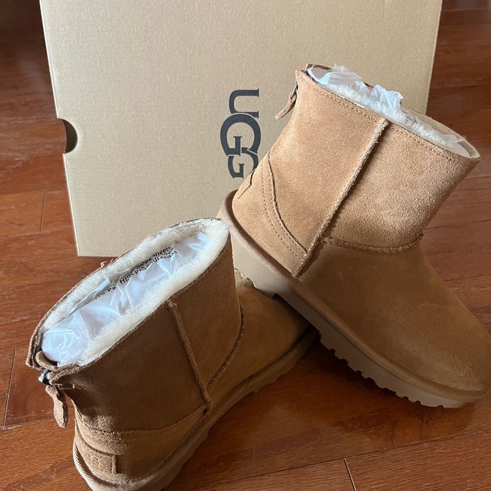 UGG Womens Boots Size 6